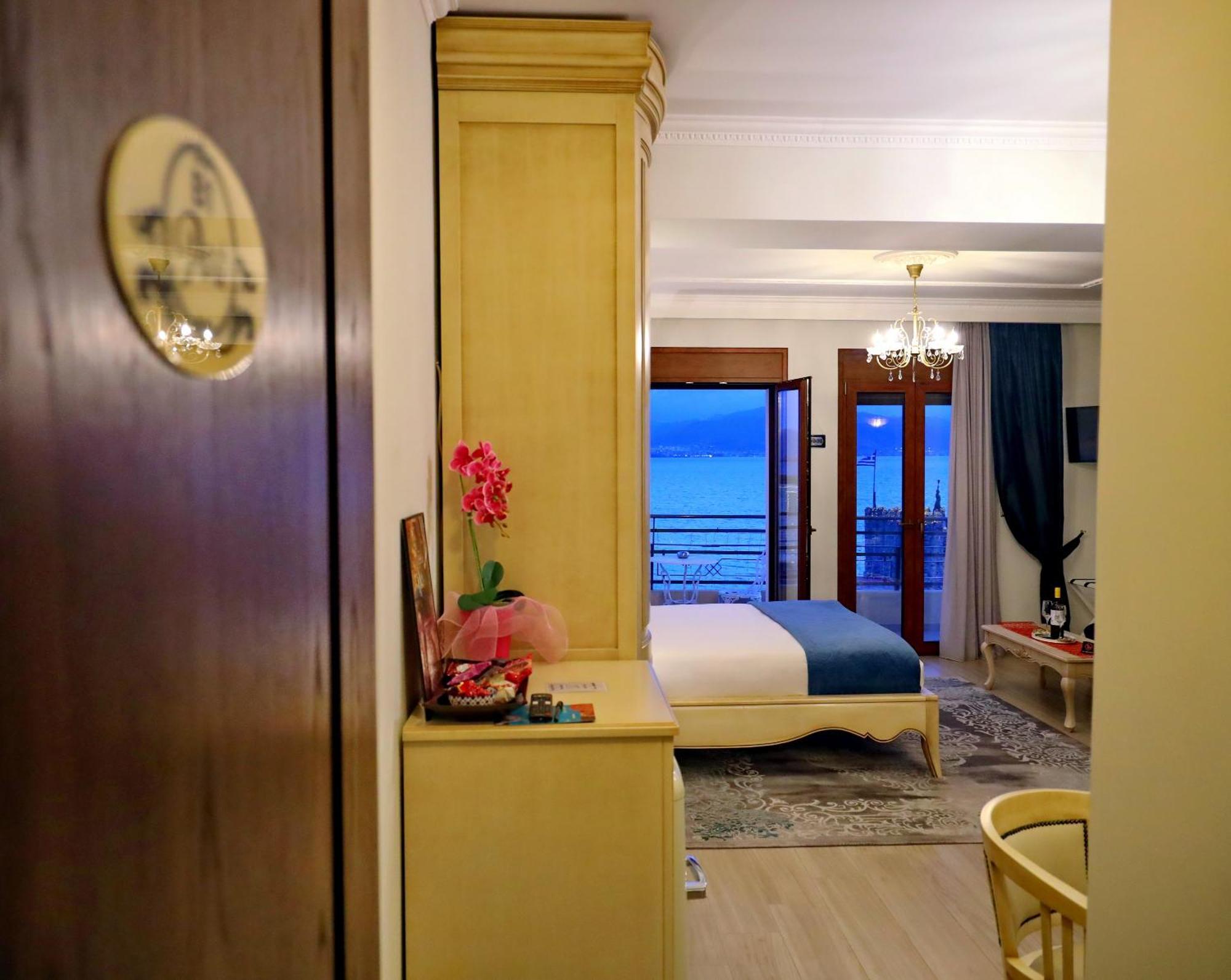 Vip Lepanto Port Suites Nafpaktos Exterior foto