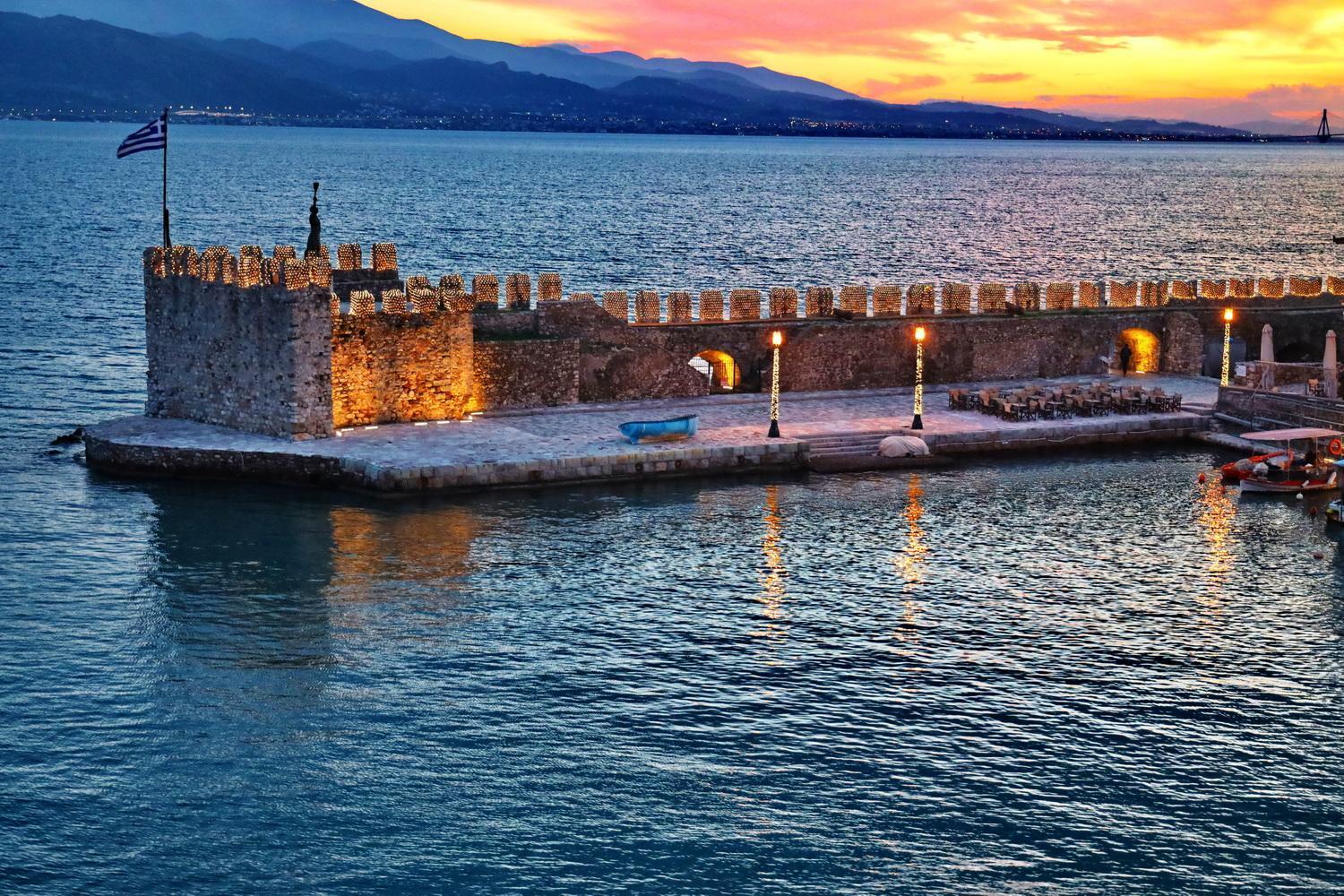 Vip Lepanto Port Suites Nafpaktos Exterior foto
