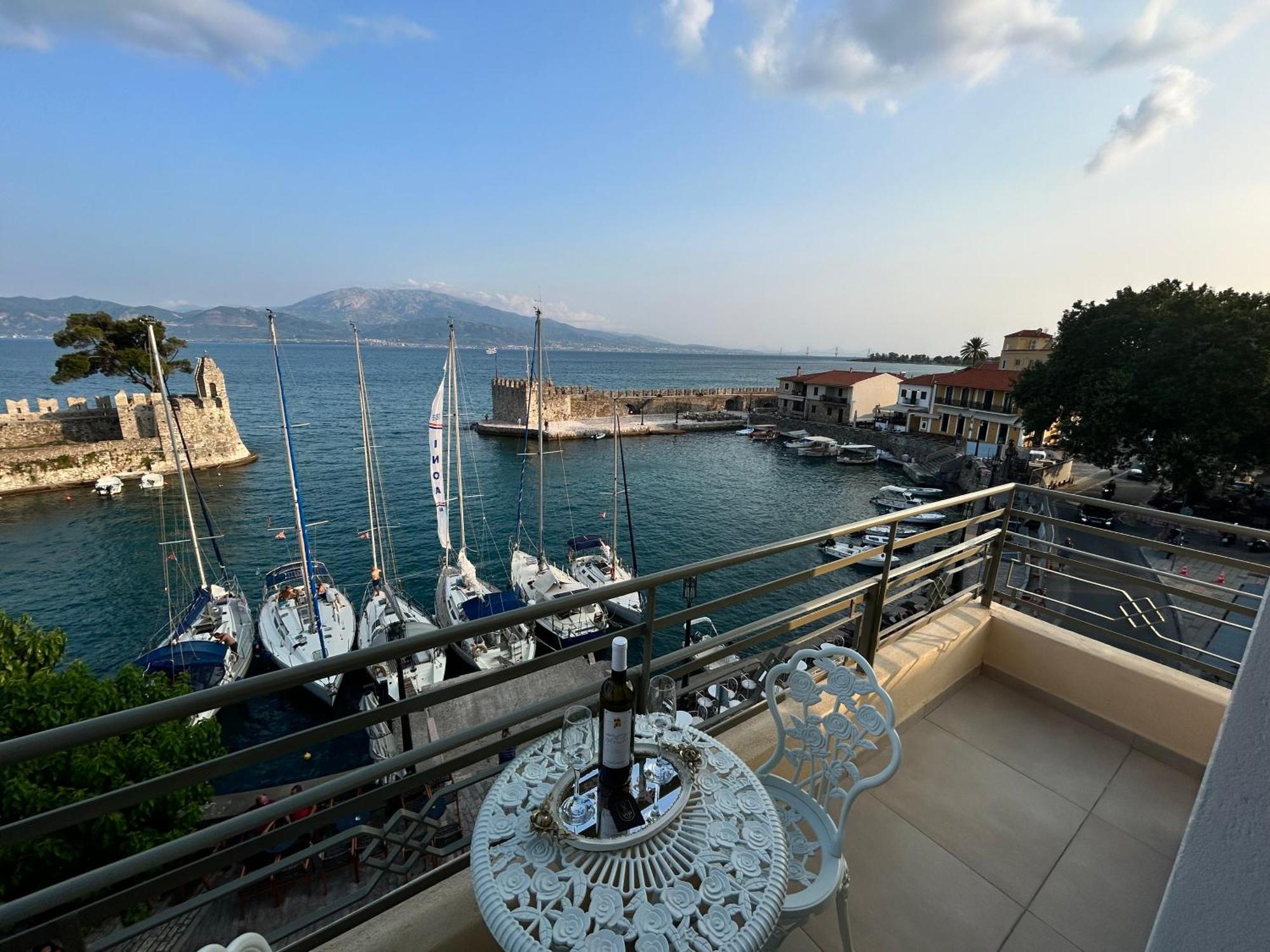 Vip Lepanto Port Suites Nafpaktos Exterior foto